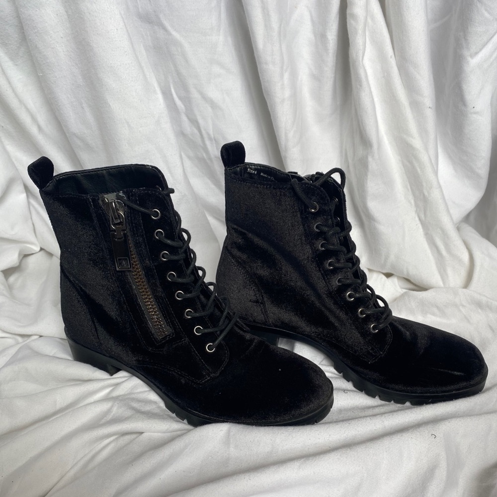 NWOT Dolce Vita Black Velvet Booties /Combat Boots